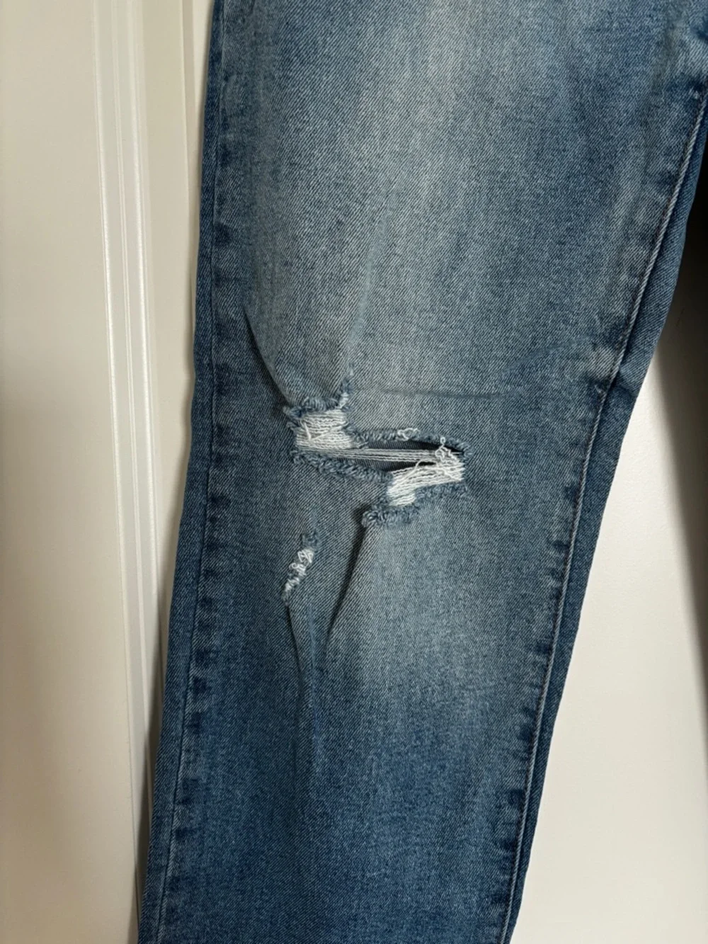 BCBGeneration Skater Straight Jeans in Light Blue Wash - Picture 7 of 8